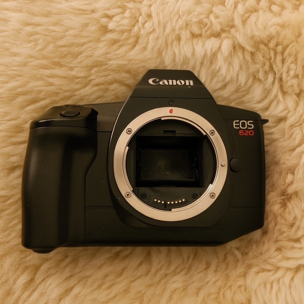 Canon EOS 620 35mm SLR Film Camera Body (UNTESTED)